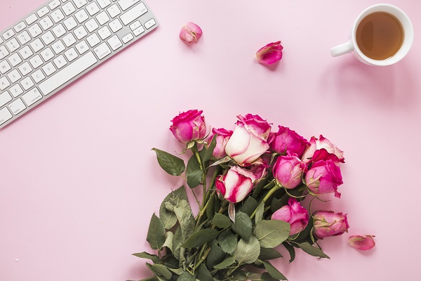 roses-bouquet-with-tea-cup-keyboard.jpg