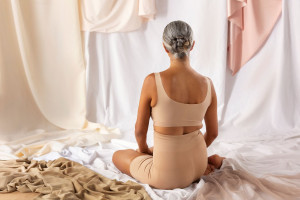 «Πρώτα οι άλλοι»: Το τίμημα της καταπίεσης στο γυναικείο σώμα