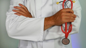 ΟΕΝΓΕ κατά ΚΕΣΥ και Υπουργείου Υγείας για την ειδικότητα των νέων γιατρών