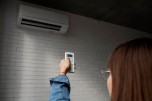 Δύσκολη εξίσωση για την Κομισιόν εν μέσω καύσωνα η χρήση των κλιματιστικών