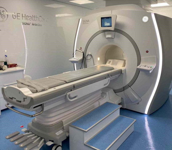 GE HealthCare: Η πρώτη εγκατάσταση καινοτόμου συστήματος μαγνητικής τομογραφίας στην Ανατολική Ευρώπη