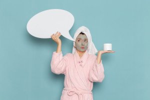 Skincare layering: Ο σωστός τρόπος να εφαρμόζετε τα προϊόντα περιποίησης χωρίς να πονοκεφαλιάζετε