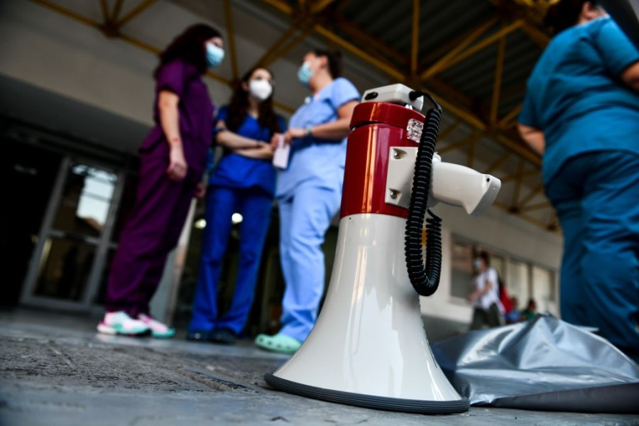 Η ΠΑΣΟΝΟΠ καταγγέλλει αποκλεισμό των νοσηλευτών από την ακρόαση στη Βουλή για το νομοσχέδιο του υπουργείου Υγείας