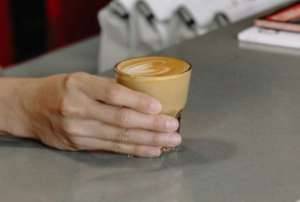 Η παράδοξη «παρενέργεια» από τη μείωση ή και τη διακοπή της κατανάλωσης καφέ