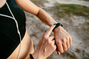 Wearables συσκευές: Όταν η ένδειξη της οθόνης προκαλεί αχρείαστο άγχος για την υγεία