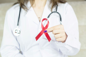 HIV και AIDS: Βελτιωμένη η εικόνα της νόσου, μακρινό ακόμα το τέλος της επιδημίας