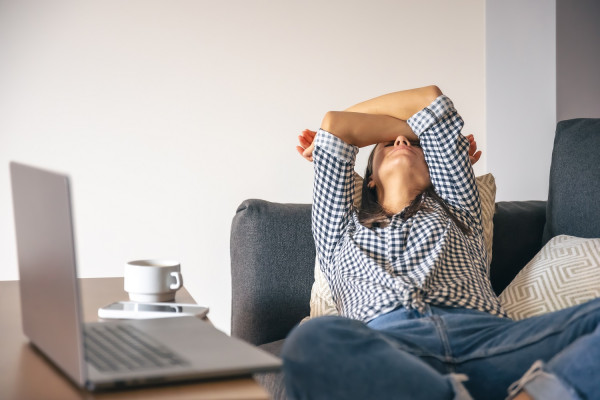 Burnout: Πώς εκδηλώνεται και τέσσερα βήματα για να το αντιμετωπίσετε