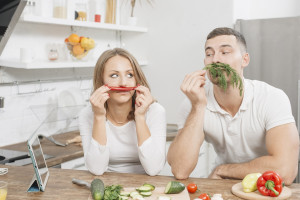 Πως το φύλο διαφοροποιεί τη διατροφική συνταγή για μεγαλύτερο προσδόκιμο ζωής