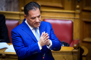 Γεωργιάδης: Επανέρχεται το δικαίωμα απόσπασης των υπαλλήλων του Υπουργείου Υγείας για συνυπηρέτηση με ένστολο σύζυγο