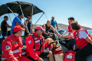 Παγκόσμιο ρεκόρ συνεχούς υποβρύχιας πεζοπορίας για τα παιδιά με καρκίνο