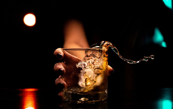 Ένας στους 20 θανάτους κάθε χρόνο παγκοσμίως οφείλεται στο αλκοόλ