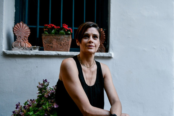 Άννα Μαρία Παπαχαραλάμπους: Η δύσκολη καθημερινότητα με την αόρατη αγκυλοποιητική σπονδυλοαρθρίτιδα
