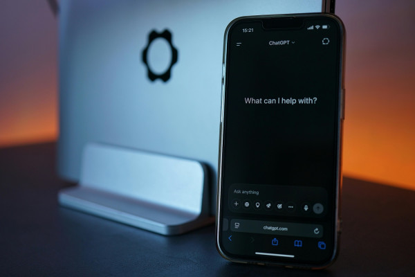 Έρευνα: Ένας στους τρεις ενήλικες στρέφεται στα AI chatbots για θέματα υγείας