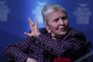 Πέθανε στα 92 της η μεγάλη Ελληνίδα των γραμμάτων Ελένη Αρβελέρ