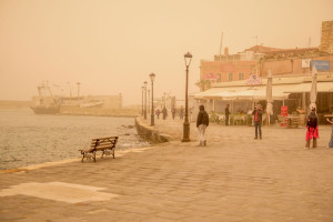 Μουντό τοπίο από τη μεταφορά αφρικανικής σκόνης στη χώρα, σταδιακή ύφεση από το βράδυ του Σαββάτου