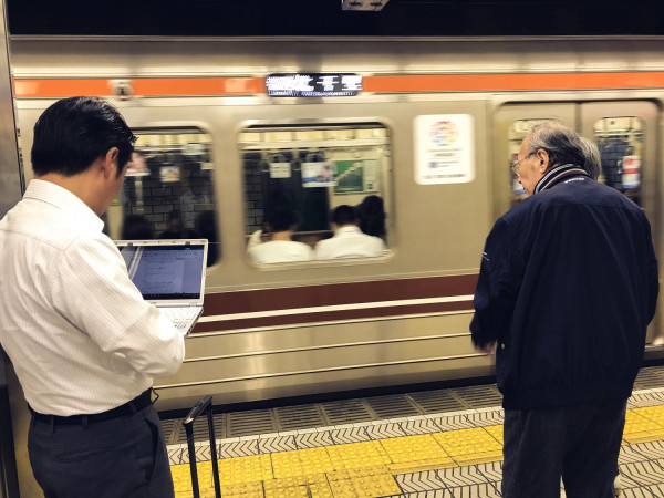 Ιαπωνία: Η πρωθυπουργός καυχιέται ότι κοιμάται μόνο δύο ώρες εν μέσω αυτοκτονιών λόγω υπερεργασίας