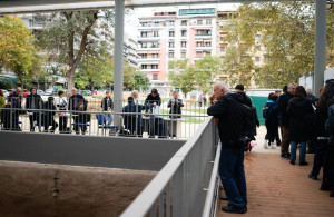 Ενημερωτική δράση του ΕΕΣ για τον καρκίνο του μαστού στη στάση του μετρό «Αγία Σοφία» στη Θεσσαλονίκη