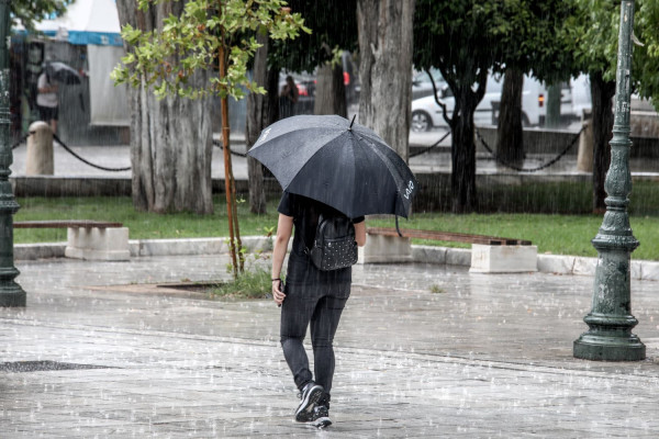 Αγριεύει ο καιρός τις επόμενες μέρες - Σε ποιες περιοχές θα ρίξει βροχές και καταιγίδες