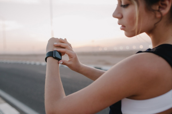 Smartwatch: Γιατί δεν πρέπει να εμπιστευόμαστε τις θερμίδες που δείχνει
