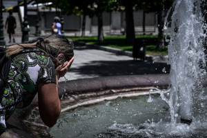 Επιμένει μέχρι και την Κυριακή ο καύσωνας με τα 40άρια - Πότε θα πάρουμε ανάσα δροσιάς