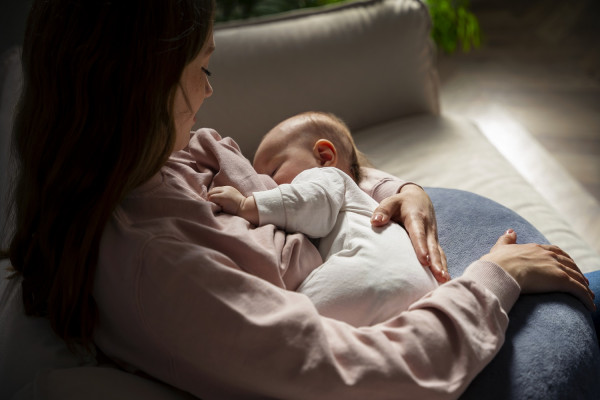 Τα βακτήρια του εντέρου των βρεφών μπορεί να είναι το κλειδί για την πρόληψη άσθματος και αλλεργιών