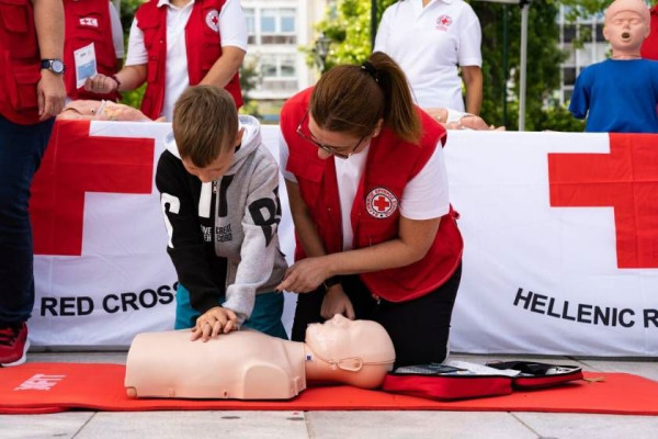 Παγκόσμια Ημέρα Πρώτων Βοηθειών με ανοιχτή δράση του ΕΕΣ για μικρούς και μεγάλους στο Σύνταγμα