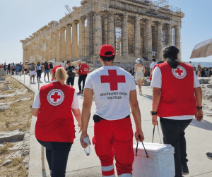 Νέα δράση του ΕΕΣ για τον καύσωνα στον Ιερό Βράχο της Ακρόπολης