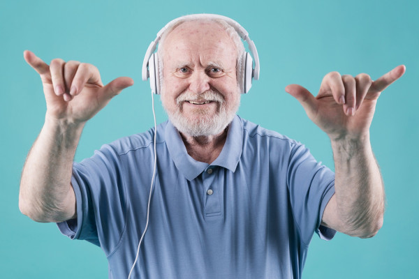 Άνοια: Η θεραπευτική επίδραση της silent disco