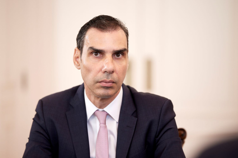 Θεμιστοκλέους: «Με προσωπικό και εξοπλισμό έχει ενισχυθεί το ΕΚΑΒ στις τουριστικές περιοχές»