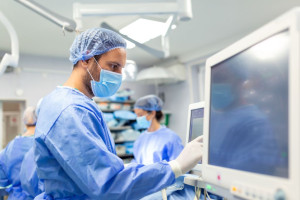 Πρωτοποριακή ρομποτική γυναικολογική επέμβαση από Έλληνες γιατρούς
