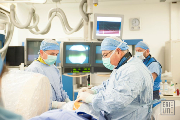 Δρ Πουλάς: Νέες τεχνικές στη χειρουργική σπονδυλικής στήλης αναλόγως της παθολογίας