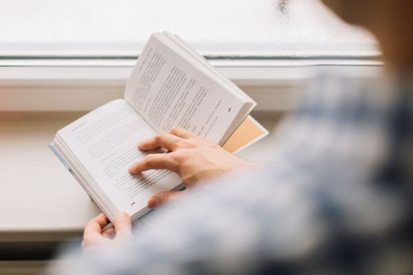 Πως ο εγκέφαλός μας «μαθαίνει» ανάγνωση - Μελέτη εξηγεί γιατί κάποιοι τα καταφέρνουν καλύτερα με το διάβασμα