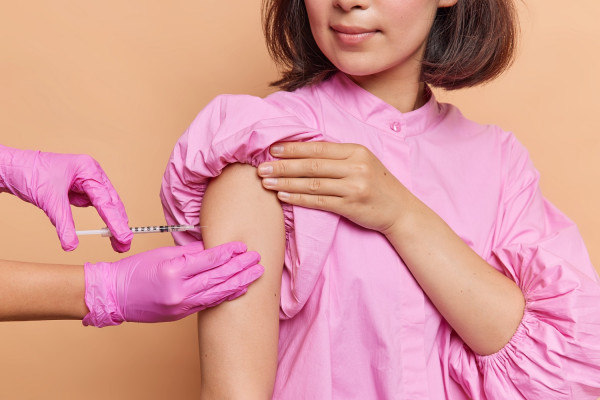 To εμβόλιo κατά του HPV σχεδόν μηδένισε τους θανάτους από καρκίνο του τραχήλου της μήτρας πριν από τα 30