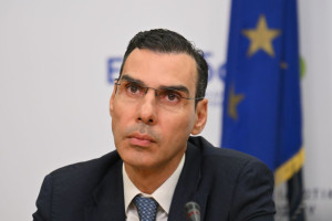 Θεμιστοκλέους: «Ζήτημα δημόσιας υγείας η προστασία των ανηλίκων από τα social media»