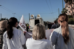 Χωρίς ηλεκτρονική συνταγογράφηση από τους ιδιώτες γιατρούς μέχρι και τη Δευτέρα