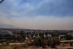 Ο δεκάλογος του ΕΟΔΥ για την προστασία από τους καπνούς που έχουν «σκεπάσει» τον αττικό ουρανό