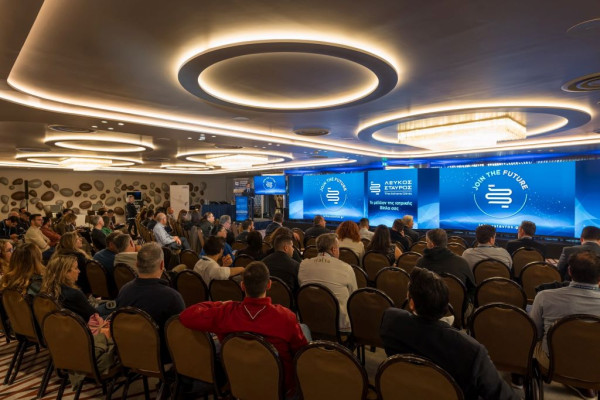 ΛΕΥΚΟΣ ΣΤΑΥΡΟΣ – The Athens Clinic: Συνέδριο-ταξίδι στον κόσμο της λαπαροσκοπικής και ρομποτικής χειρουργικής