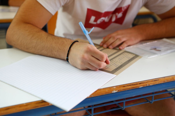 Πανελλήνιες: Πρακτικές συμβουλές προς τους γονείς για να στηρίξουν τα παιδιά τους