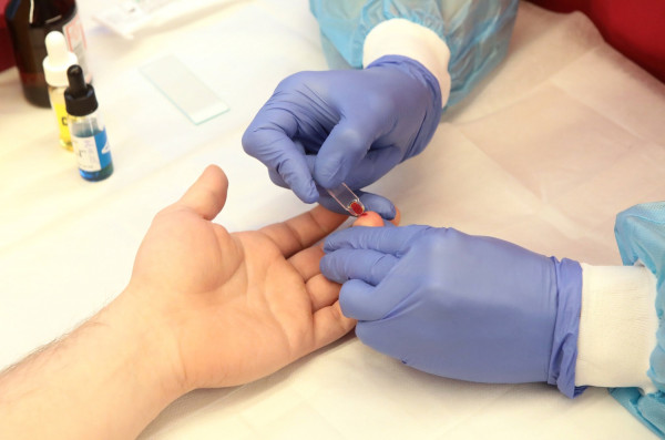 Αλτσχάιμερ: Νέα απλή εξέταση αίματος μπορεί να διαγνώσει τη νόσο πριν εμφανιστούν συμπτώματα