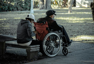 «Δεν αφήνουμε κανέναν πίσω»: Οι πρωτοβουλίες της ΕΟΟ για τα άτομα με αναπηρία