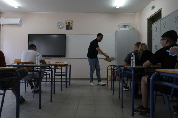 Άγχος των εξετάσεων: Το τρίπτυχο που μπορεί να λειτουργήσει ανακουφιστικά στα παιδιά