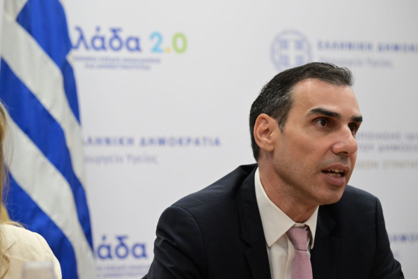 Θεμιστοκλέους: «Ξεπερνούν τα 550.000 ραντεβού στα νοσοκομεία - Μειωμένος ο χρόνος αναμονής στα ΤΕΠ με το βραχιολάκι»