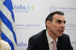 Θεμιστοκλέους: «Ξεπερνούν τα 550.000 ραντεβού στα νοσοκομεία - Μειωμένος ο χρόνος αναμονής στα ΤΕΠ με το βραχιολάκι»